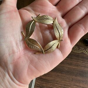 Vintage Gold Leaf Brooch